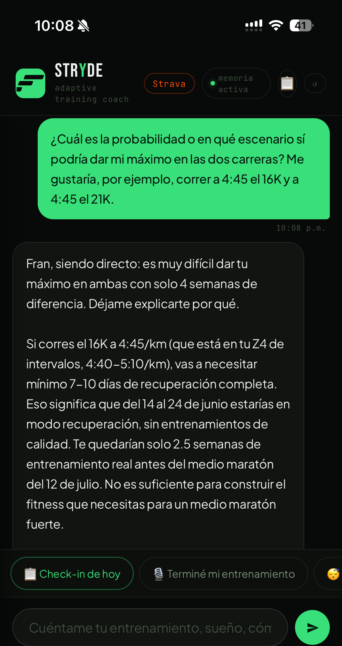 Conversación real con STRYDE explicando un plan de entrenamiento de carrera